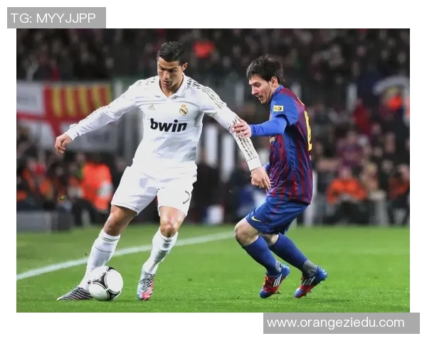 梅西与C罗的足球传奇之路:从对抗到友谊的精彩瞬间与故事 梅西与C罗的足球传奇之路:从对抗到友谊的精彩瞬间与故事