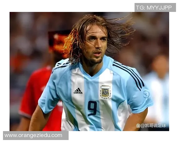 足球明星化身幕后英雄揭秘他们不为人知的训练与生活故事 足球明星化身幕后英雄揭秘他们不为人知的训练与生活故事